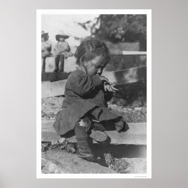 Baby som spelar i Nome 1906 Poster (Framsidan)