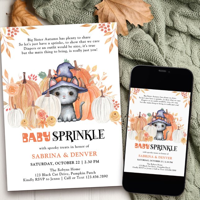 Baby Sprinkle Dikt Katt i Häxhatt Barnkalas Inbjudningar ( Cute baby sprinkle baby shower invtation with adorable black cat in a pumpkin patch)