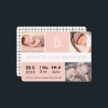 Baby Stats Monogram Rosa Färg Blocks Fotofödelse Meddelande<br><div class="desc">Flicka har Monogram Ljusa rosa Färg Blockerar födelsemeddelande 3 Multi Photo Collage Card. Den moderna klassiska designen innehåller tre foton och det nyfödda babyen först på framsidan och en kontroll mönster på baksidan av kortet. All text kan redigeras. Bakgrunden färg kan ändras till valfritt färg. Du kan enkelt lägga till...</div>
