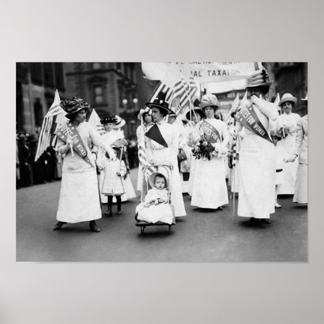 Baby Suffragette vid kvinnors Höger Parad Poster (Framsidan)