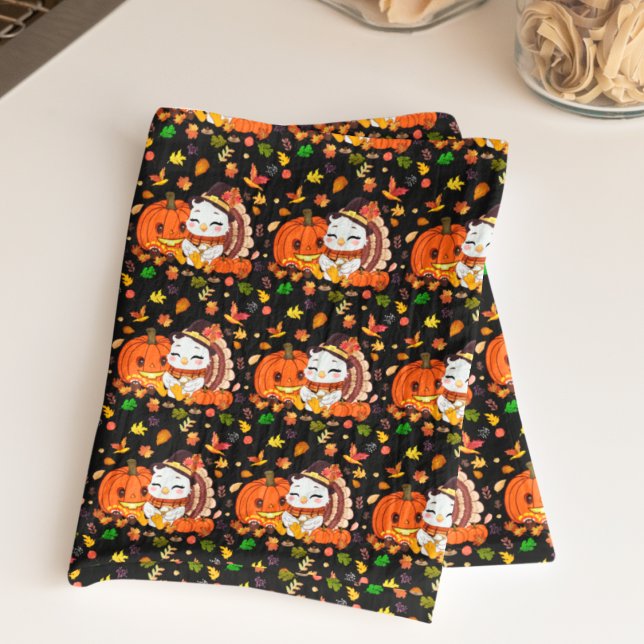 Baby Turkiet och Pumpkin firar Thanksgivingen Kökshandduk (Skapare uppladdad)