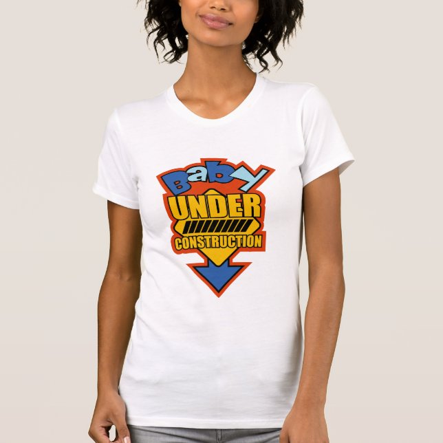 Baby under konstruktionsT-tröja T-shirt (Framsida)