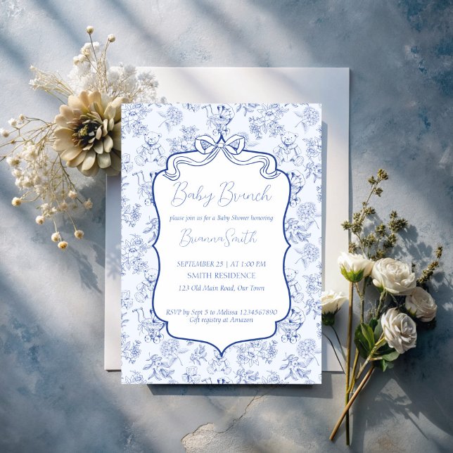 Babybrunch blå toile de jouy skiss baby shower inbjudningar (Baby brunch blue toile de jouy vintage cute baby toys sketch baby shower invitation template)