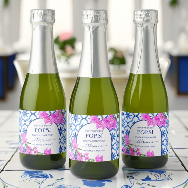 Babydusch föredrar blå plattor bougainvilleas (Baby shower favors blue tiles bougainvilleas personalized  sparkling wine label pop it when she pops)