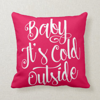 Babyen är det kallt utanför beställnings- färg kudde
