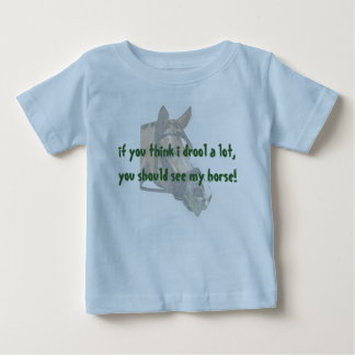 Babyen dreglar tee