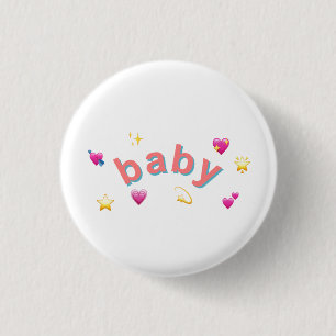 Babyen klämmer fast emblem knapp