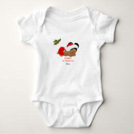 Babyflicka Första julen röd tomteluva Baby Bodys T Shirt