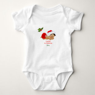 Babyflicka Första julen röda tomteluvan baby bodys T Shirt