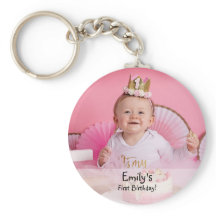 Babyflickans första födelsedagsfoto och namn