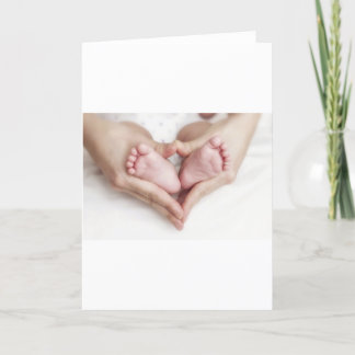 Babyfot i morhänder kort