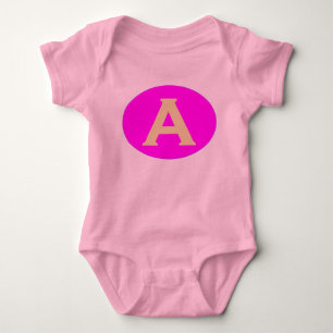Babygrow. Design: Märka med sina initialer A - Tee Shirt