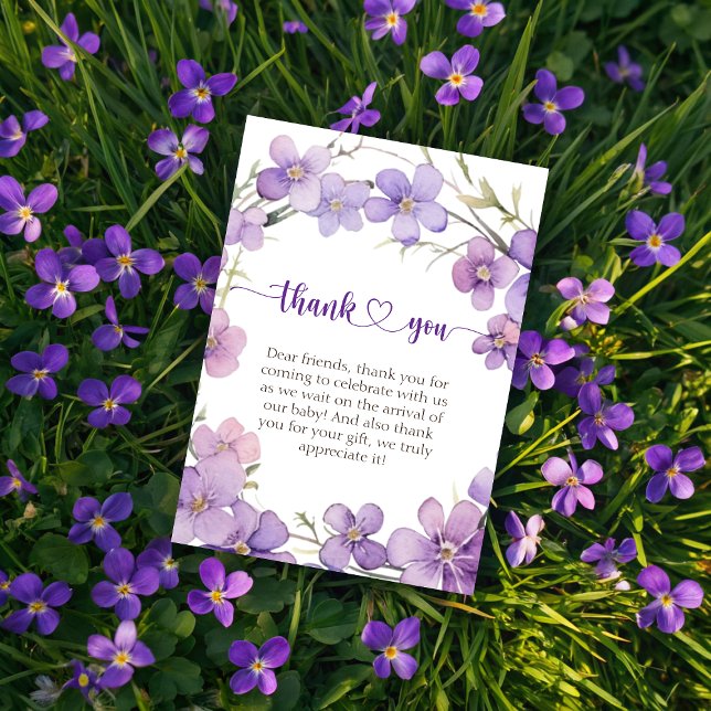 Babykläder för vår-känsliga violetta blommor tack kort (Spring Delicate Violet Flowers Baby Shower Thank You Card)