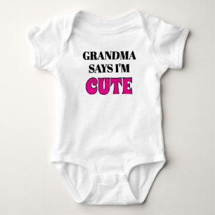 Babykläder till barnbarn från mormor, söt t shirt