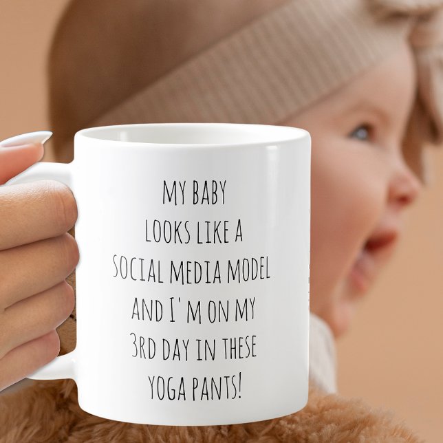 Babylooksnågot liknande modellerar, mamman i 3rd kaffemugg (Skapare uppladdad)