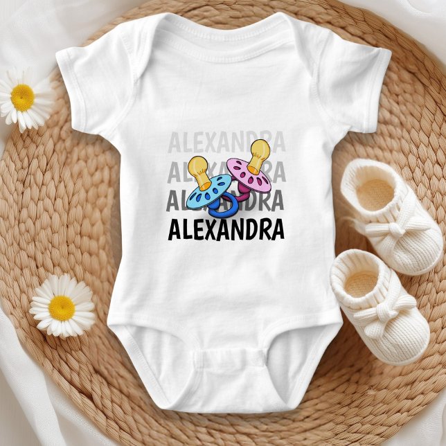 Babynamn i nyanser vitt till svart med napp t shirt (Skapare uppladdad)