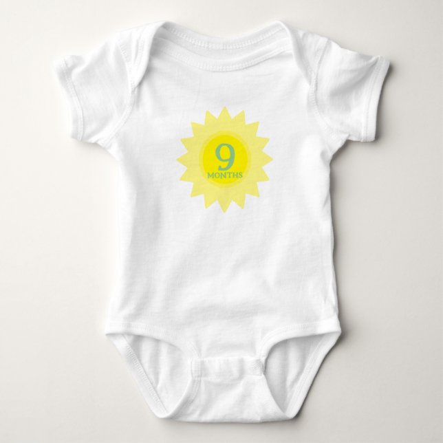 BABYNS ÅLDER I MÅNADER SOLSTRÅLE T SHIRT (Framsida)