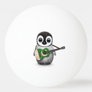 Babypingvin som leker den pakistanska pingisboll