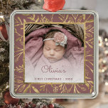 Babys 1:a julfoto Dusty Ro Guld Foliage Julgransprydnad Metall<br><div class="desc">Grattis till baby, första julen med denna vackra keepéprydnad. Byt enkelt ut exempelbilden mot ditt eget favoritfoto och anpassa den med baby namn i ett dammigt ro-skript och året nedan. Med en vit övertoning skärm kan du göra så att texten visas. Fotot avges av en elegant kvadrat ram, som dekoreras...</div>