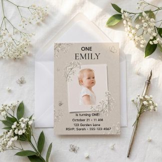 Baby's Breath Beige Första Födelsedags Foto Inbjudningar