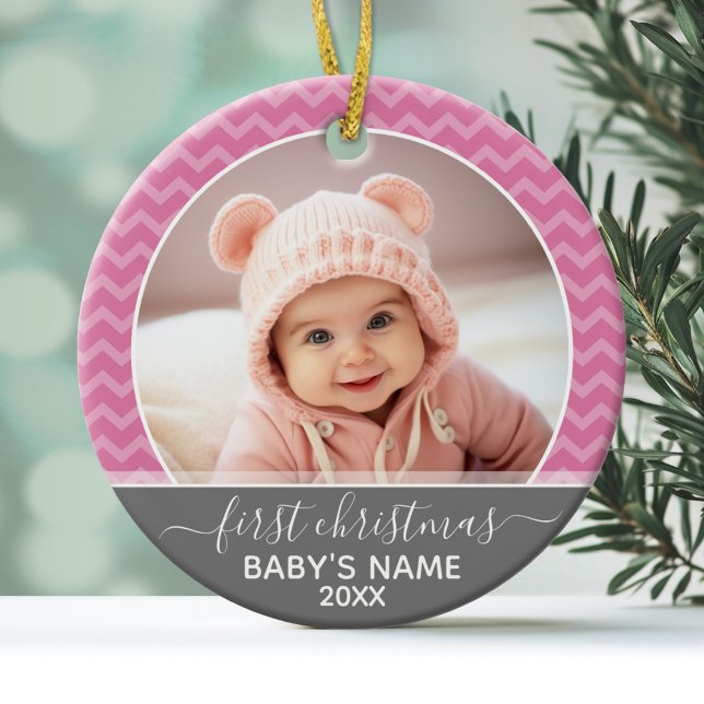 Babys First jul - rosa chevon och grått Julgransprydnad Keramik (Personalized Photo Ornament - Baby's First Christmas)