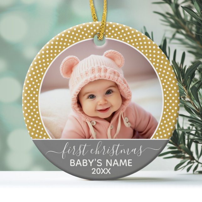 Babys första jul - grå gula prickar julgransprydnad keramik (Personalized Photo Ornament - Baby's First Christmas)