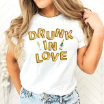 Bach & Boozy Bachelorette Drunk i Kärlek T Shirt<br><div class="desc">Den här inbjudan till roligten blir redo att skicka ut gång som du anpassar den till! En roligt ballongdesign och champagne!</div>