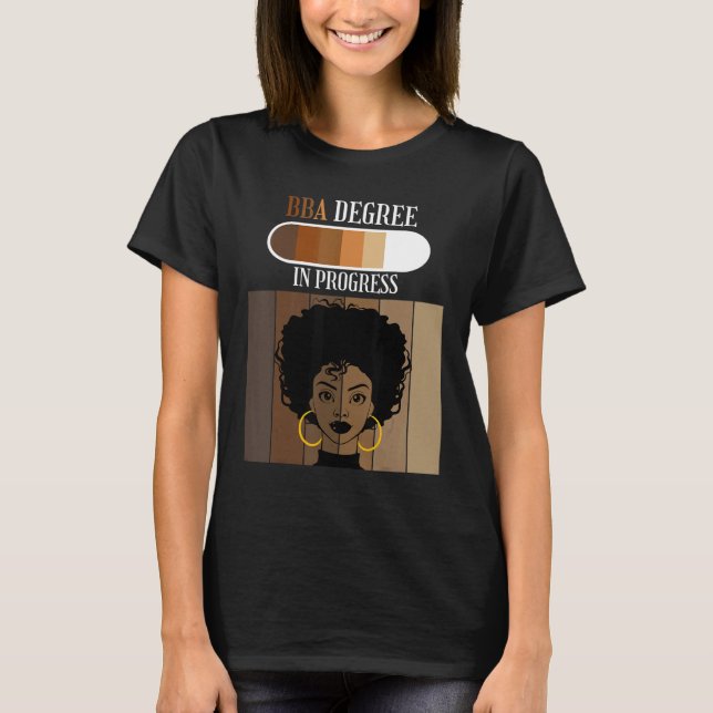 Bachelor of Business Administration BBA In Progres T Shirt (Framsida)