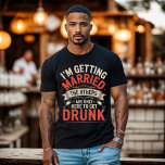 Bachelor Party Drinking Team Groom Design T Shirt<br><div class="desc">Få redo för den ultimata bachelor-bash med den här vintagen "Jag är Gifta sig,  de andra är bara här för att få rökning"-design. Perfekt för den blivande gruppen och hans party-trupp,  det för humor,  roligt och fet stil till er firande före bröllop.</div>