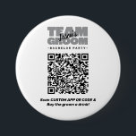Bachelor Party QR-kod Köp Drink Team Groom 3 tum Knapp<br><div class="desc">Köp en drink till Groom! Knappdesign för anpassningsbar-kandidat QR-kodknapp för din kandidat innehåller "TEAM GROOM" i fet grått-typ. Anpassa namn i svart skript. Rubrik eller Bachelor-fest visas nedan i svart. Anpassa med din QR-kod som är kopplad till den valda APP. Anpassa anvisningar för QR-kod under kod. Alla färg i den...</div>