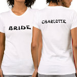 Bachelorette Bride to be Personlig White T Shirt<br><div class="desc">Den vita bachelorette-partigarantin är dubbla,  med Bride på framsidan och briderna namn på baksidan. Om du vill redigera texten klickar du på knappen Anpassa. Kom ihåg att redigera båda sidor.</div>