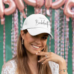 Bachelorette | Modern Minimalistisk handskrift Keps<br><div class="desc">Det här Bachelorette Party anpassad design har en handskriven skripttypografi. Du kan enkelt anpassa namn,  datum,  namn eller anpassningsbarnas budskap till bruden till sig! Den perfekt elegantens tillbehör till ett bachelorette-parti eller Bachelorette helg!</div>