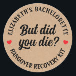 Bachelorette Party, men dog du? Hangover Kit Runt Klistermärke<br><div class="desc">Men dog du Red Bachelorette Party Hangover Recovery Kit. Lägg till en roligt av färg och ett unikt stil till dina bröllop eller möhippor. En möhippa-favoritsäck är ett underbart tillägg till party-planeringen. Dessa unika säckar kommer lätt att användas som gåva och kan som en vacker dekoration på ditt bröllopsmottagning eller...</div>