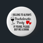 Bachelorette Party Pin Badge - Köp en drink åt mig Knapp<br><div class="desc">Detta Bachelorette Party Pin Badge är perfektens isbrytare som kommer att få alla att skratta och skapa oförglömliga minnen över natten. Designad med ett stänk i humor och ett utslag av stil är detta pinmärke ett absolut måste för bruden att bli och hennes fantastiska grupp.</div>