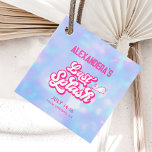 Bachelorette Stänk Bassäng Party Gåvor Etiketter<br><div class="desc">Lägg till en stänk av roligt till din bachelorette-fest med våra "Bachelorette Favor Tags förra Stänk Party"! Perfekt för ett sista stänk-parti med bachelorette är dessa märkre en förutsättning för alla bachelorette bassäng party. De sammanför de bästa bassäng-party-bakterieidéerna, perfekten till sommaren. Med alternativ i rosa och blått passar de sömlöst...</div>