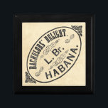 Bachelors Delight Vintage Cigar Brand Frimärke. Minnesask<br><div class="desc">Köp den här till den enda killen i ditt liv. Öh! Bachelors Delight Vintage Cigar Brand Frimärke. Under århundradets gång använde tillverkaren Cigar frimärke till frimärke eller skrev in sina cigarrlådor, en metod som är särskilt populär med 5 cent cigarrer. Varje cigarrälskande man borde ha de här för sin mangrotta!...</div>