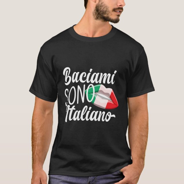 Baciami Sono Italiano Kiss Me Italia Italia IT T Shirt (Framsida)