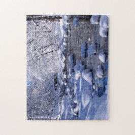 Bäck i vinterfoto. pussel