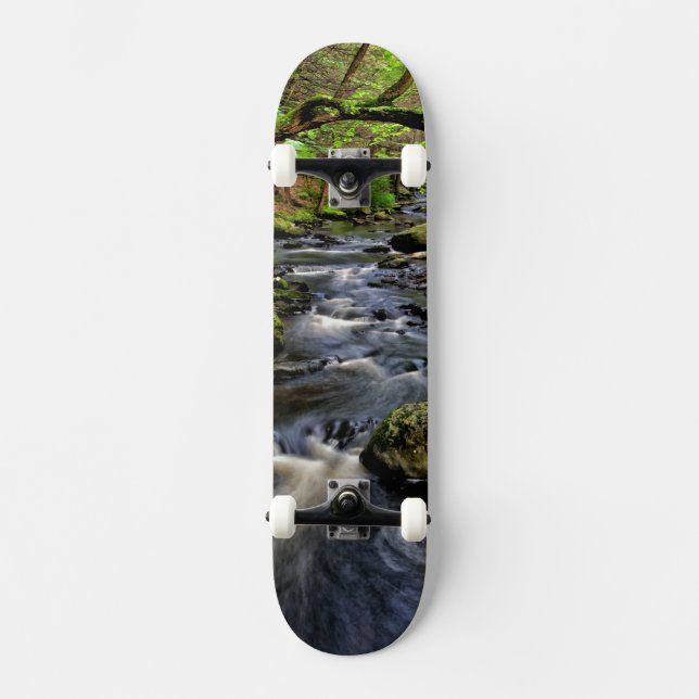 Bäck strömmar genom skog mini skateboard bräda 18,5 cm (Framsida)
