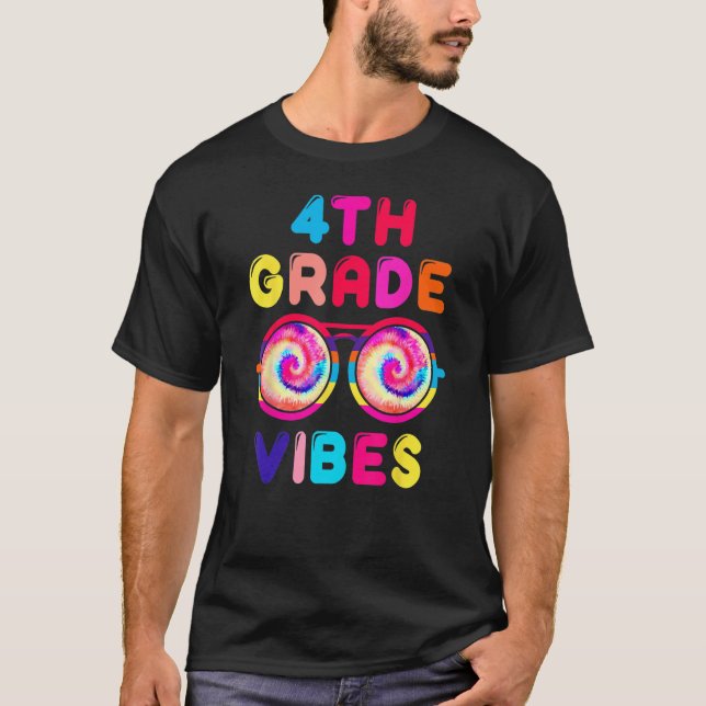 Back to school 4:e Klass Vibes Tie Dye Sunglass T Shirt (Framsida)