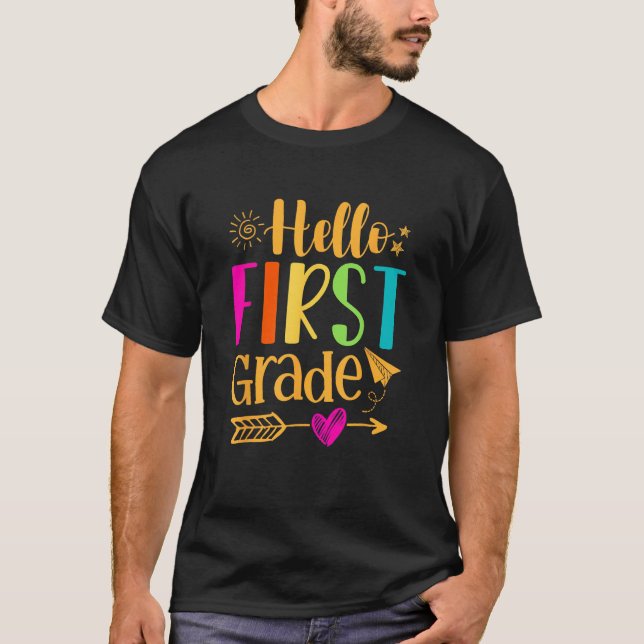 Back To School Hello First Grade Team 1st Graders  T Shirt (Framsida)