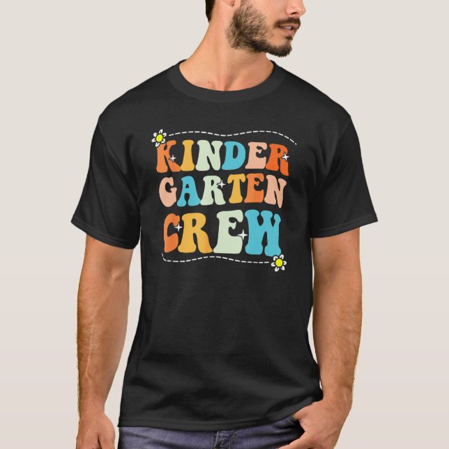 Back To School Kindergarten Crew Groovy Retro Teac T Shirt (Framsida)