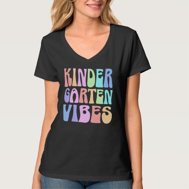 Back to School Kindergarten Vibes First Day Teache T Shirt (Framsida)