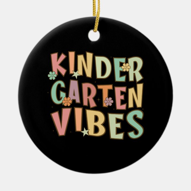 Back to school Kindergarten Vibes Retro Teacher Julgransprydnad Keramik (Framsidan)