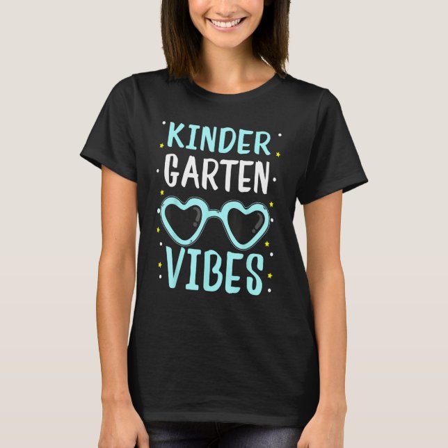 Back To School Kindergarten Vibes Student Teacher  T Shirt (Framsida)