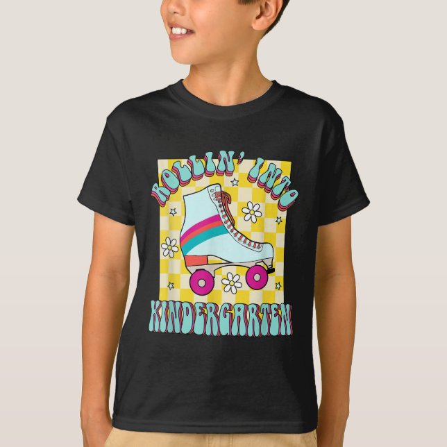Back To School Rolling Into The Kindergarten Groov T Shirt (Framsida)