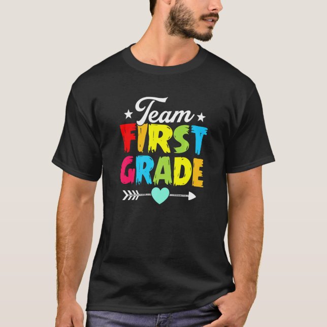 Back to school Team First Klass Lacher Cute First T Shirt (Framsida)