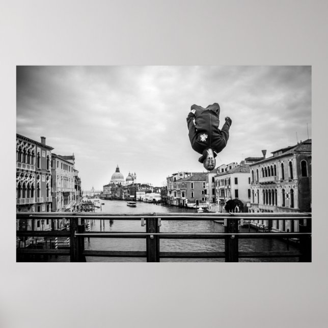 Backflip på bron i Venedig Poster (Framsidan)