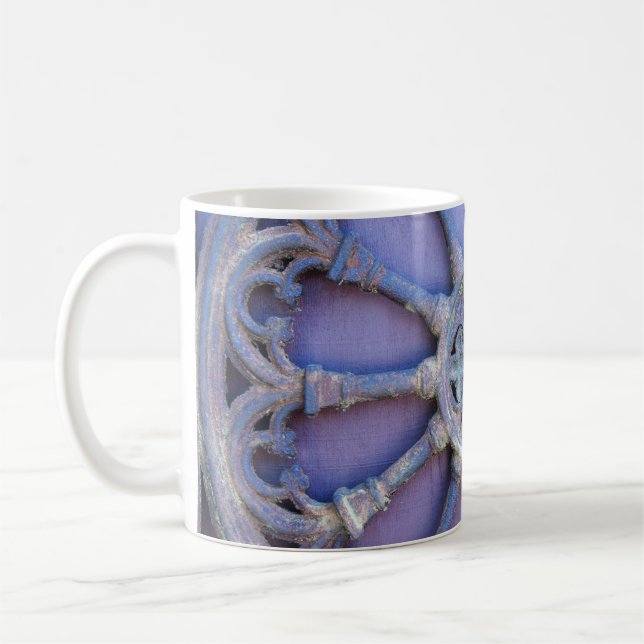 Background with decorative fragment (ancient doors kaffemugg (Vänster)