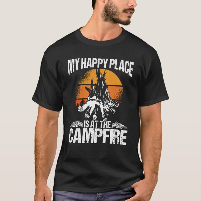 Backprint My Happy Place Is A The Campfire Camping T Shirt (Framsida)